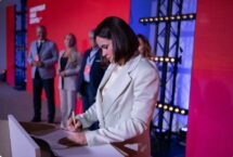 Białoruska opozycja zaufała Tichanowskiej jako przywódczyni