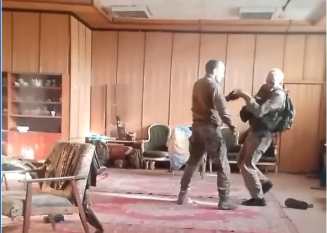 Szokujące nagranie. Rosyjski dowódca „dyscyplinuje” swoich podwładnych (WIDEO,+18)