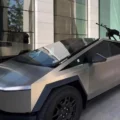 Cybertruck Kadyrowa. Kadr z filmu