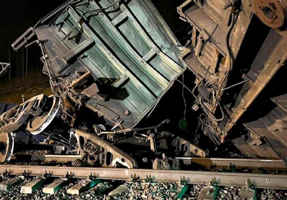 Fatalne wykolejenie! Dywersant znał się na robocie (FOTO)