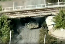Trafienie bezpośrednie! Roznieśli w proch BTR-a z desantem (WIDEO)