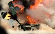 Achilles kontra 50 szarżujących czołgów i BWP-ów! Zamienił je w złom (WIDEO)
