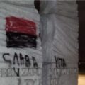 Zbeszczeszczony pomnik Polaków pomordowanych przez UPA. Fot: x.com/MWszechpolska