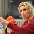 Maria Zacharowa w studiu Radia „Komsomolskaja Prawda”. Zdjęcie: Ivan Makiejew/kp.ru