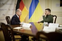 Bloomberg: Zełenski gotów zrobić krok wstecz w negocjacjach z Rosją