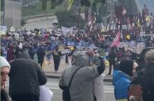 „Zniknęły całe brygady” –  Ukraińcy skandują na Majdanie