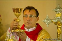 Machina ruszyła. Przyszli po kolejnego księdza!