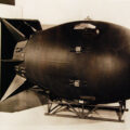 Amerykańska bomba atomowa typu Fat Man, zrzucona na Nagasaki w sierpniu 1945 r.