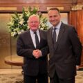 Keith Kellogg, specjalny wysłannik prezydenta USA Donalda Trumpa i Radosław Sikorski