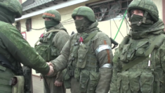 Rosja rozdaje paszporty wszystkim, którzy chcą walczyć przeciwko Ukrainie