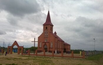 Jest pierwszy kościół na Białorusi p.w. Św. Jana Pawła II