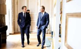 Politico: Macron i Tusk omówią strategiczną decyzję w sprawie Ukrainy