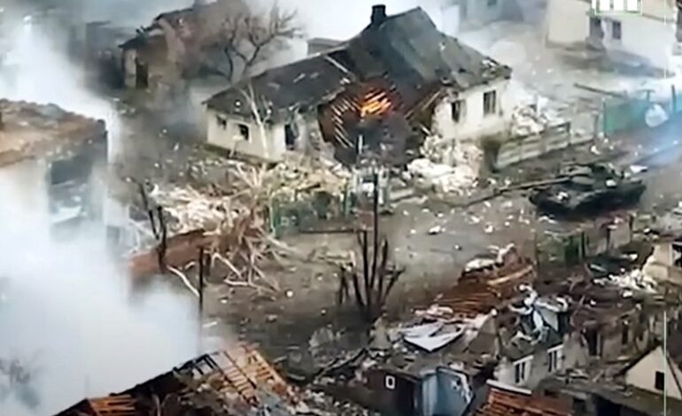 Fagotem, drania! Ruski czołg drogo zapłacił za niszczenie domów (WIDEO)
