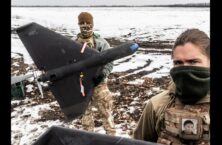 Najnowsze ukraińskie drony w rękach brygady Azow. Pokazali jak „denazyfikują” okupantów (WIDEO)