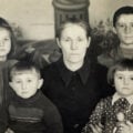 Natalia Cybulska z wnukami. 1956 r