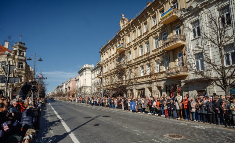 Wzruszające widok i gest Litwinów. Tysiące Wilnian oddało hołd amerykańskim żołnierzom