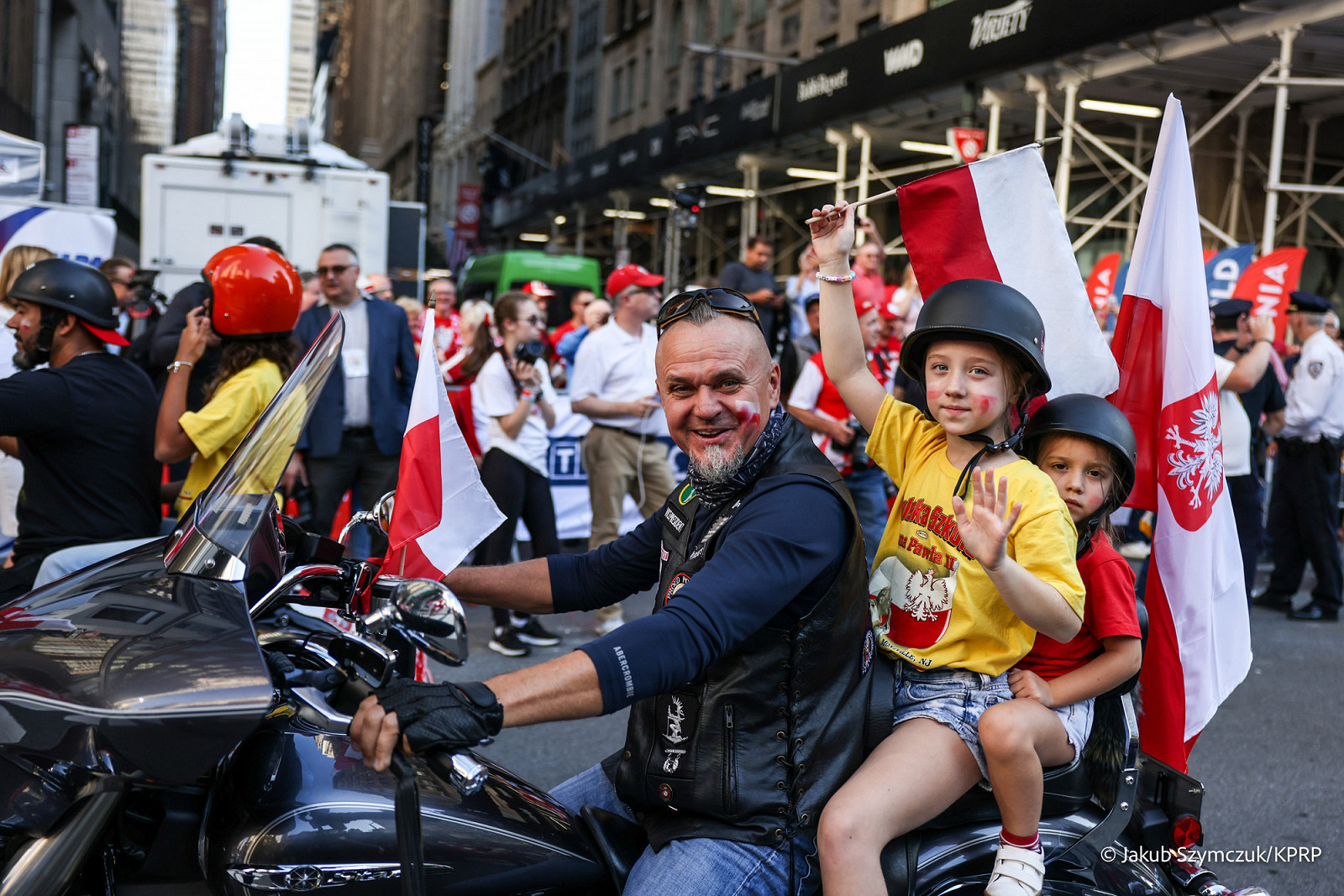 GUS i MSZ pokazują liczby. Polonia i Polacy na świecie wciąż potęgą!