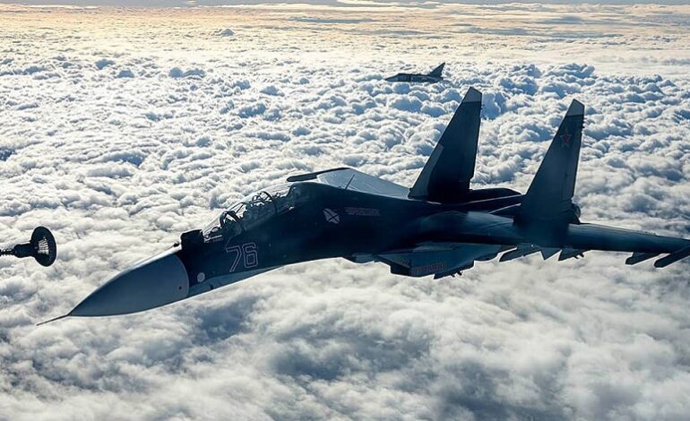 Rosyjskie myśliwce Su-30SM2 lecą na Białoruś