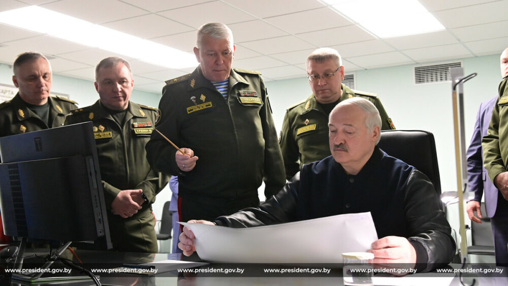 PILNE: Po wizycie w Moskwie Łukaszenka postawił wojsko w stan gotowości bojowej