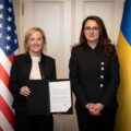 Chargé d'affaires USA na Ukrainie, Julie S. Davis i wicepremier Ukrainy Julia Swiridenko