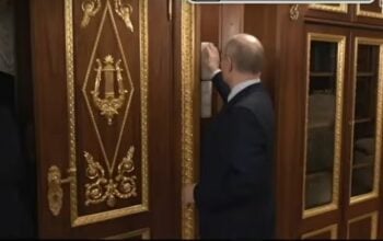 Putin oprowadza po prywatnych apartamentach na Kremlu (FOTO)