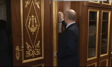 Putin oprowadza po prywatnych apartamentach na Kremlu (FOTO)