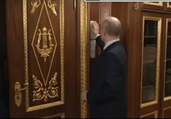 Putin oprowadza po prywatnych apartamentach na Kremlu (FOTO)