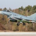 Zdjęcie przedstawia IPA 7 z dwoma pociskami manewrującymi TAURUS. Loty testowe wspierały integrację pocisku manewrującego STORM SHADOW. Final Approach ETSI.