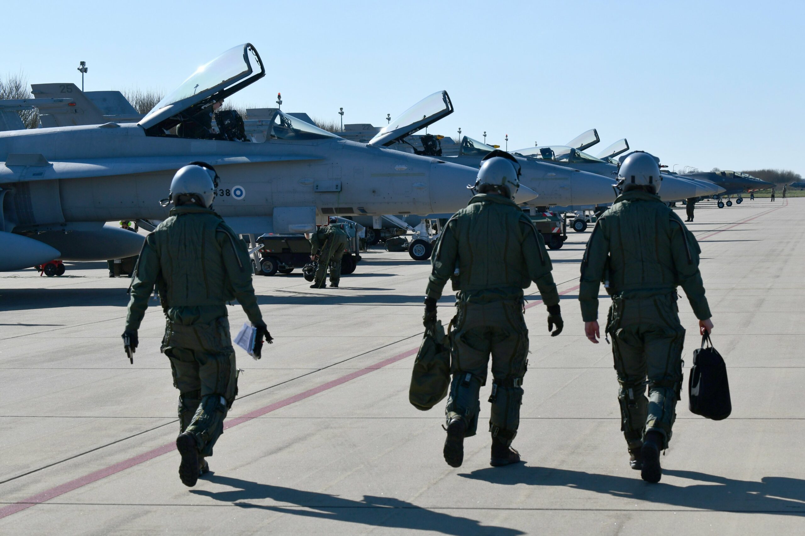 Przygotowania na agresywne ruchy sąsiada. Milion w kamasze, w tym 65-latkowie