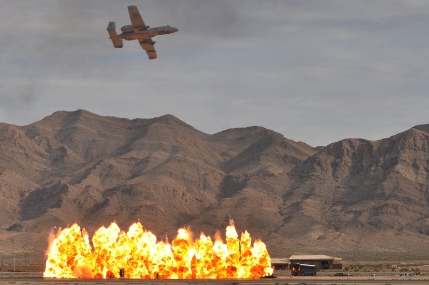 A-10 Thunderbolt II w czasie ataku na poligonie