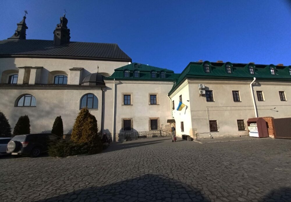 Zabudowania klasztorne oo. Karmelitów, fot. Jurij Smirnow / Nowy Kurier Galicyjski