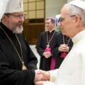 Papież Leon XIV z arcybiskupem większym kijowsko-halickim Światosławem Szewczukiem, zwierzchnikiem Ukraińskiego Kościoła Greckokatolickiego (@Vatican Media)