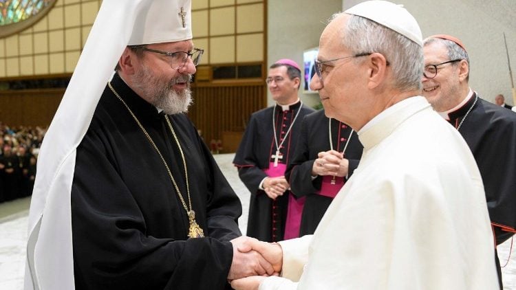 Papież Leon XIV z arcybiskupem większym kijowsko-halickim Światosławem Szewczukiem, zwierzchnikiem Ukraińskiego Kościoła Greckokatolickiego (@Vatican Media)