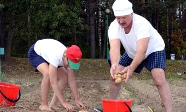 Kretynizm Łukaszenki w pełnej krasie! Wpisze kartofle do Konstytucji?
