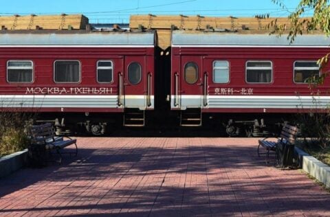 Rosyjskie Koleje to bankrut na szynach. Sprzedają dworce, stacje i prestiżowe gmachy. Teraz kolej na biurokratów