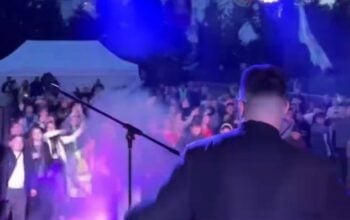 Mocne! Biskup rozkręcił imprezę — a młodzież oszalała (WIDEO)