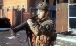 Kadyrowiec wali z granatnika w cerkiew! W Rosji zawrzało (WIDEO)