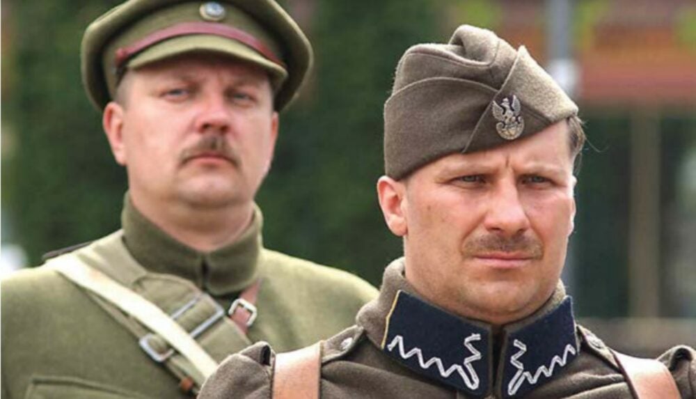 Członkowie polskiej (SRH Marienburg, Pomorze) i ukraińskiej (Kamieniec Podolski) grup rekonstrukcyjnych na obchodach 95. rocznicy polsko-ukraińskiego Sojuszu 1920 roku w Winnicy na Podolu, 2015