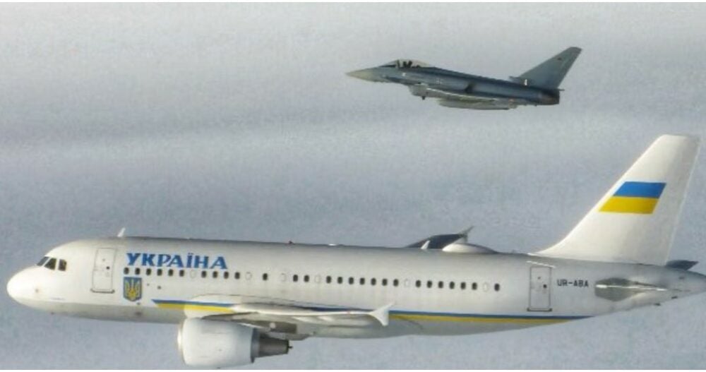 Ukraiński samolot rządowy UR-ABA: eskortowany przez niemieckie siły powietrzne. Fot: Zespół Sił Powietrznych/aerotelegraph.co