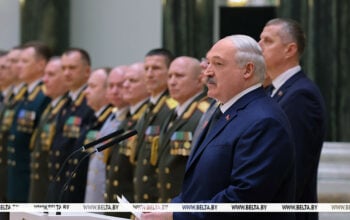 Jacy oni wybitni. Łukaszenka przetestował generałów na siłę mięśni i...