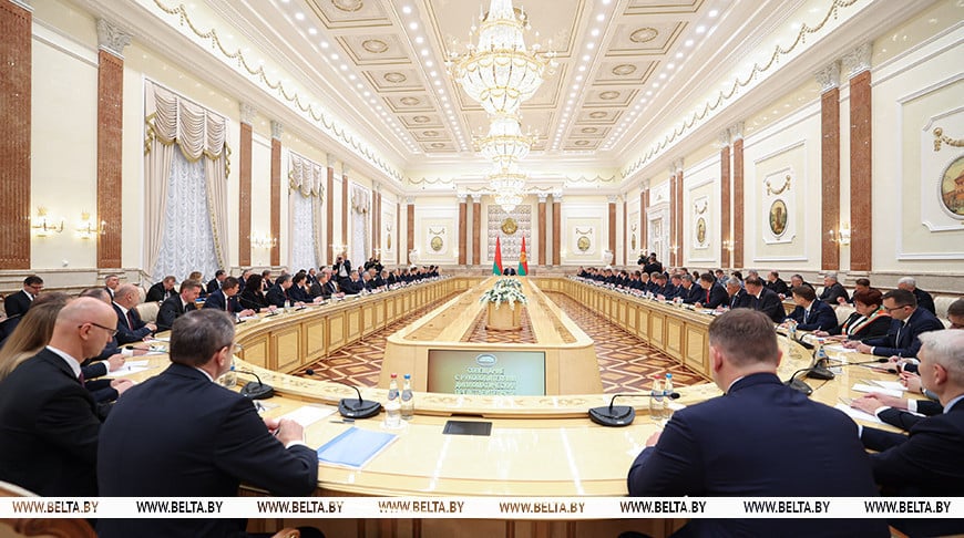 Narada ambasadorów u Aleksandra Łukaszenki. Fot: belta.by