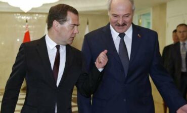 Szokujący plan Kremla: Zsyłają Miedwiediewa na odwyk. Łukaszenka się nim zajmie