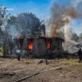 Akcja gaśnicza po rosyjskim ataku w Nowopłatoniwce