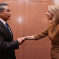 Wang Yi i Kaia Kallas. Zdjęcie chińskiego Ministerstwa Spraw Zagranicznych.