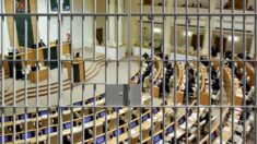 Witaj, komuno! Wyrzucili z parlamentu i zapuszkowali całą opozycję