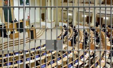 Witaj, komuno! Wyrzucili z parlamentu i zapuszkowali całą opozycję