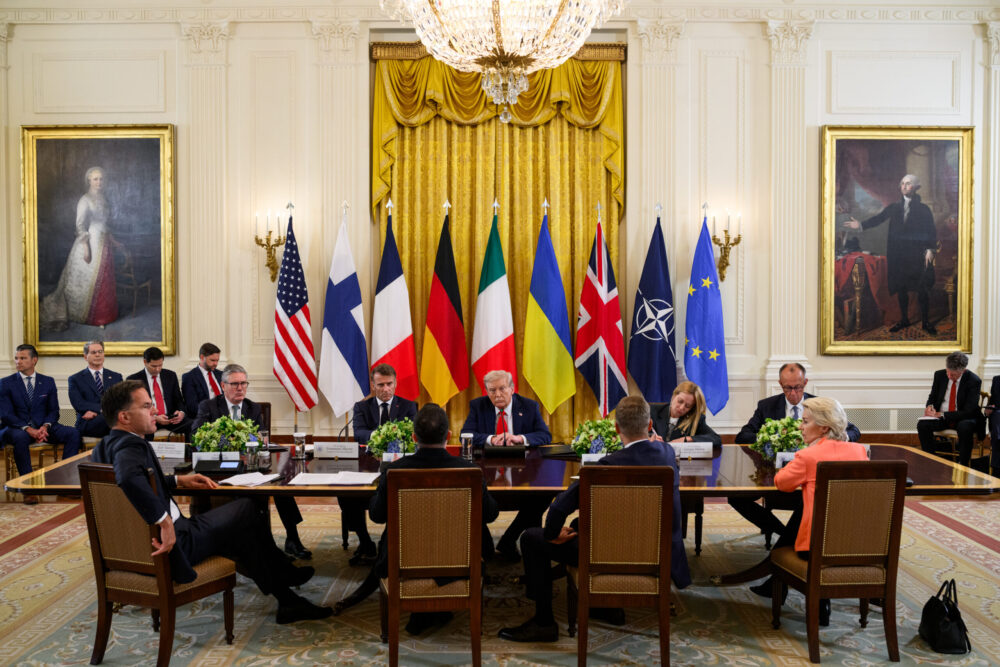 Prezydent Donald J. Trump przyjmuje prezydenta Ukrainy Wołodymyra Zełenskiego i europejskich sojuszników w Białym Domu na wielostronnym spotkaniu w sprawie rozmów pokojowych. Fot: x.com White House