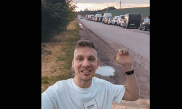 Radość 22-letnich Ukraińców. Zełenski pozwolił im wyjeżdżać do Polski! (WIDEO)