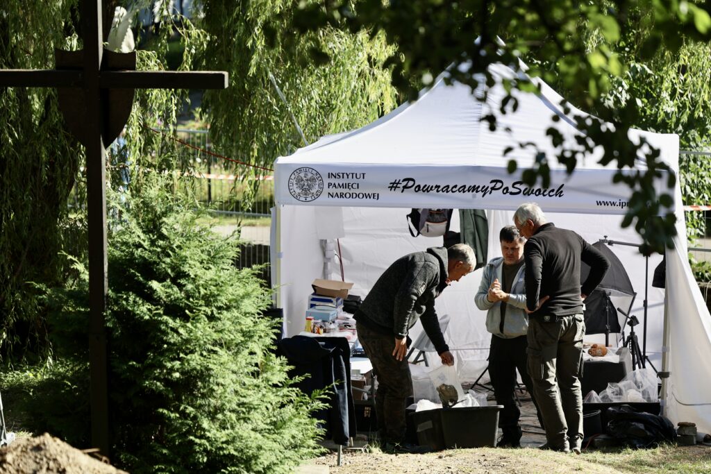 Wrócili po swoich. We Lwowie wydobyto szczątki kilkudziesięciu Polaków