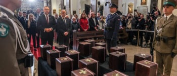 Pogrzeb ofiar Zbrodni Katyńskiej i słowa Nawrockiego, które przejdą do historii. W rocznicę 17 września mówił o „domu złym” (WIDEO)
